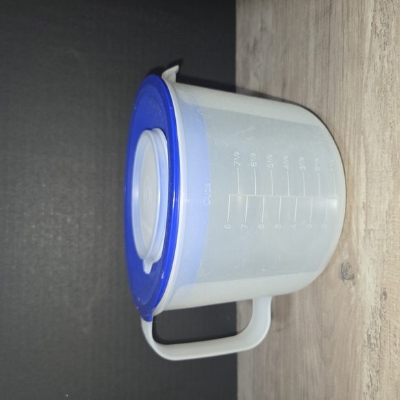 Tupperware mix n' stor pitcher 8 cups 2000ml 64 fl oz measuring cup 1629E, 1628D - Picture 1 of 9
